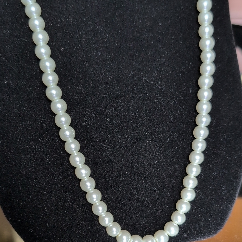 White Pearl Necklace